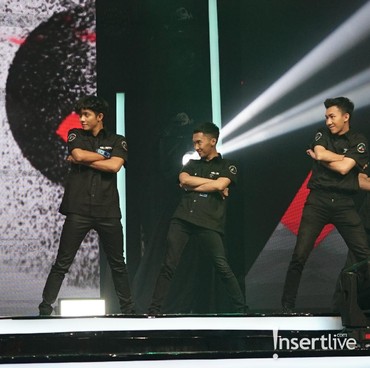 8 Potret Peserta IMB Tampil Beda Pakai Baju Seragam jadi Karyawan Trans TV