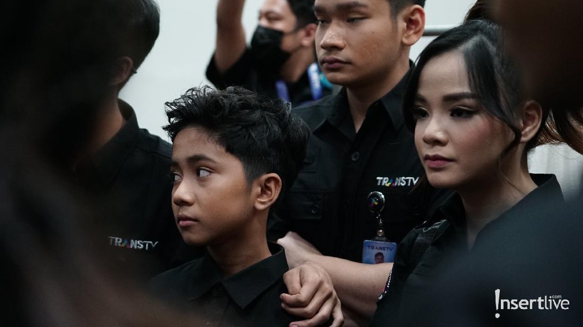 Ada yang spesial dari penampilan para peserta Indonesia Mencari Bakat 2021 memakai baju seragam Trans TV&period; Yuk intip&excl;