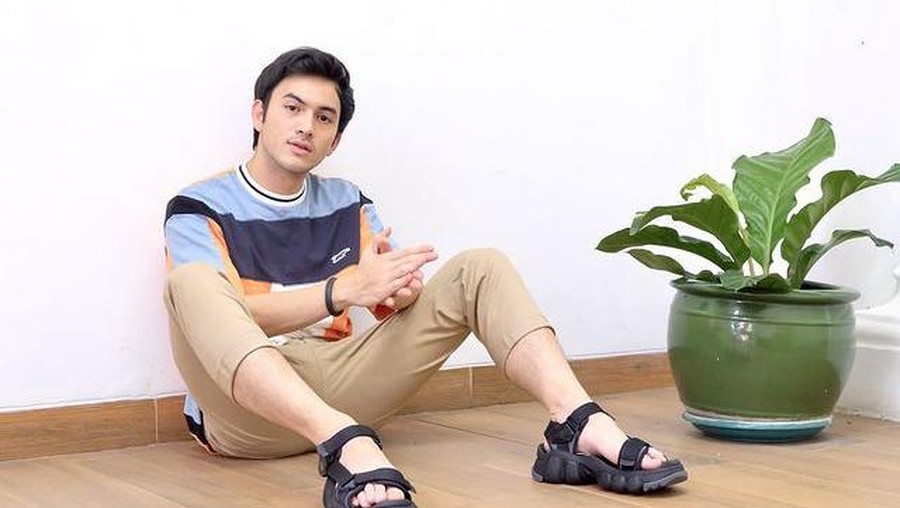 Aktor RN yang ditangkap karena kasus narkoba adalah Rizky Nazar yang bikin heboh publik. Yuk kita intip potret Rizky Nazar!