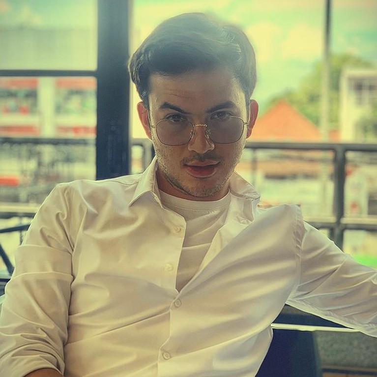 Aktor RN yang ditangkap karena kasus narkoba adalah Rizky Nazar yang bikin heboh publik. Yuk kita intip potret Rizky Nazar!