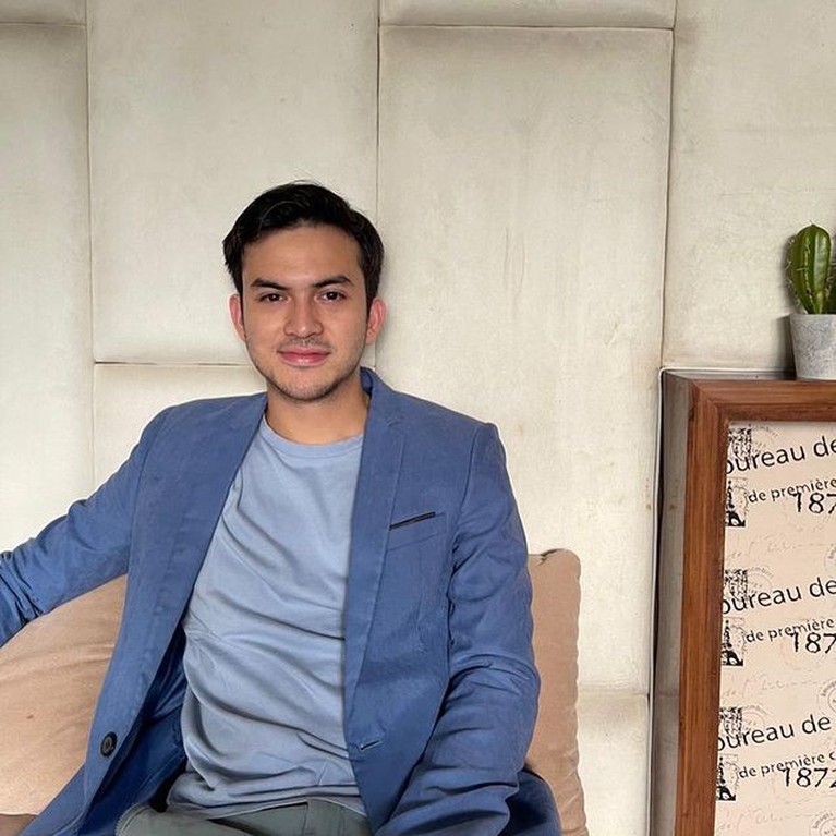 8 Potret Rizky Nazar Aktor Inisal RN yang Ditangkap Narkoba Bikin Heboh Aktor RN yang ditangkap karena kasus narkoba adalah Rizky Nazar yang bikin heboh publik. Yuk kita intip potret Rizky Nazar!