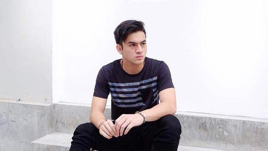 8 Potret Rizky Nazar Aktor Inisal RN yang Ditangkap Narkoba Bikin Heboh Aktor RN yang ditangkap karena kasus narkoba adalah Rizky Nazar yang bikin heboh publik. Yuk kita intip potret Rizky Nazar!