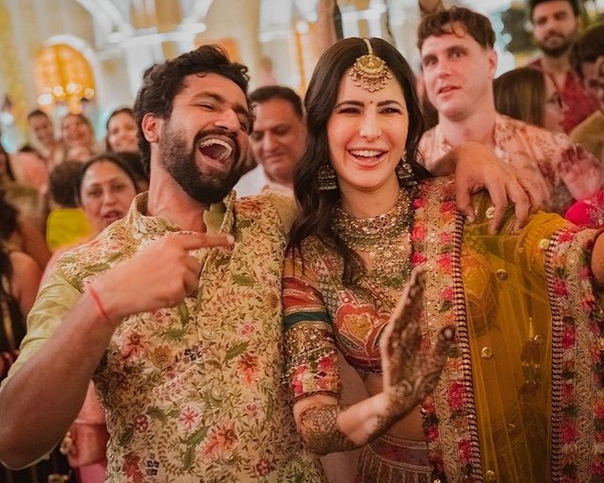 Katrina Kaif dan Vicky Kaushal baru mengekspos momen ritual jelang pernikahan mereka yang meriah&period; Yuk intip&excl;
