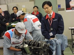 Diadu di Tingkat Dunia, Teknisi Isuzu Indonesia Masuk 10 Besar Terbaik
