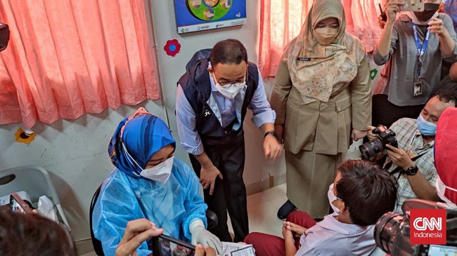 Gubernur DKI Jakarta Anies Baswedan mengatakan, ada 10 ribu anak yang disuntik vaksin pada hari pertama vaksinasi covid-19 anak usia 6-11 tahun.