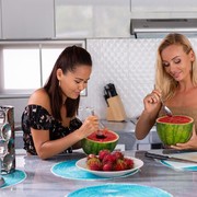 Konsumsi 4 Buah Ini Saat Sahur atau Berbuka untuk Mengatasi Kulit Kering Saat Puasa, Yuk!