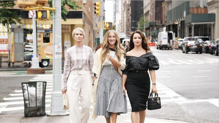 Intip Kostum Fashionable dari Serial 'And Just Like That...' Episode 1 & 2!