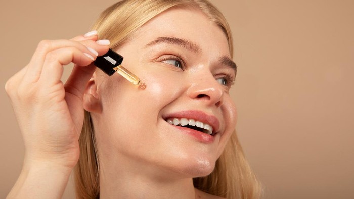 Bisakah Vitamin C dan Niacinamide Digunakan Bersamaan untuk Mencerahkan Wajah? Sebelum Pakai, Cek Faktanya di Sini!