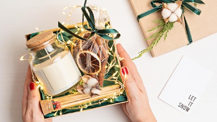 Refined Christmas gift basket for romantic holidays with aroma candle and matches. Corporate or personal present for family and friends.