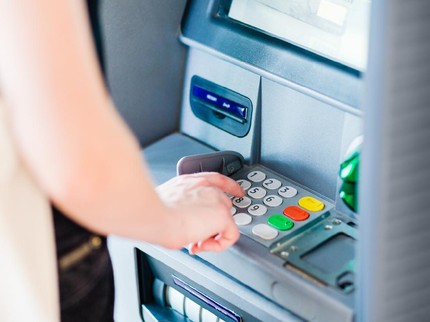 Marak Kejahatan Perbankan, Ini Ciri ATM Dipasang Alat Skimming