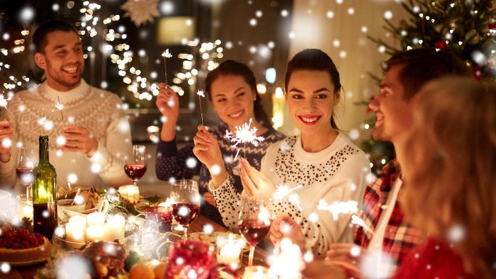 Tradisi Perayaan Natal di 5 Negara Ini Unik dan Menarik Banget, Ada yang 'Pesta Ayam Goreng!'