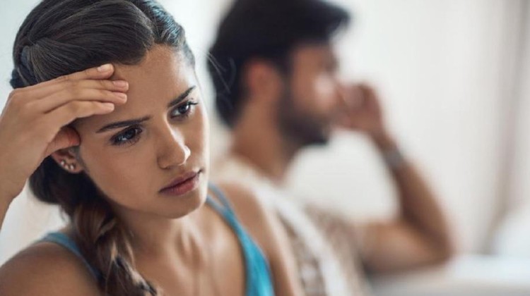 Seks memang penting bagi keintiman pernikahan. Tapi ada kalanya istri sedang tak mood untuk melakukannya. Jika begitu, bagaimana cara menolak yang tepat?