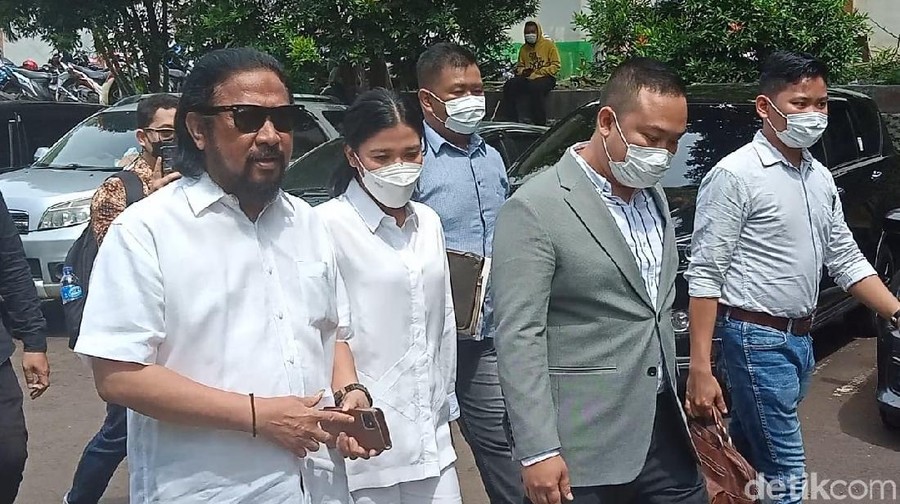 Jamal Mirdan dan Naysilla hadiri sidang Kenang