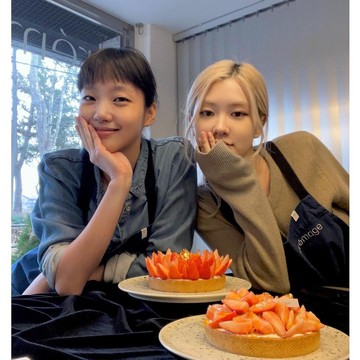 img-title Potret Keakraban Kim Go Eun dan Rose BLACKPINK yang Sukses Bikin Fans Gemas