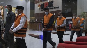 FOTO: 15 Anggota DPRD Muara Enim Ditahan KPK