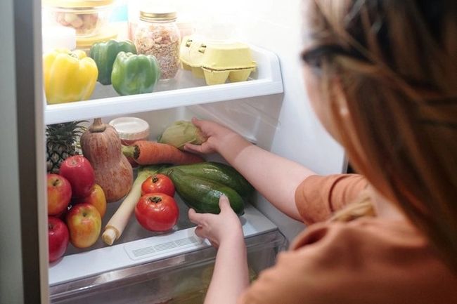 7 Makanan yang Bisa Bikin Kulkas Jadi Bau