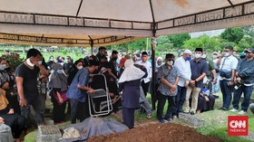 Warga Ramai Hadiri Pemakaman Haji Lulung di TPU Karet