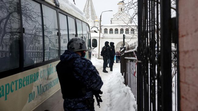 Seorang remaja di Rusia meledakkan bom rakitan di sebuah sekolah yang terhubung dengan biara Ortodoks.