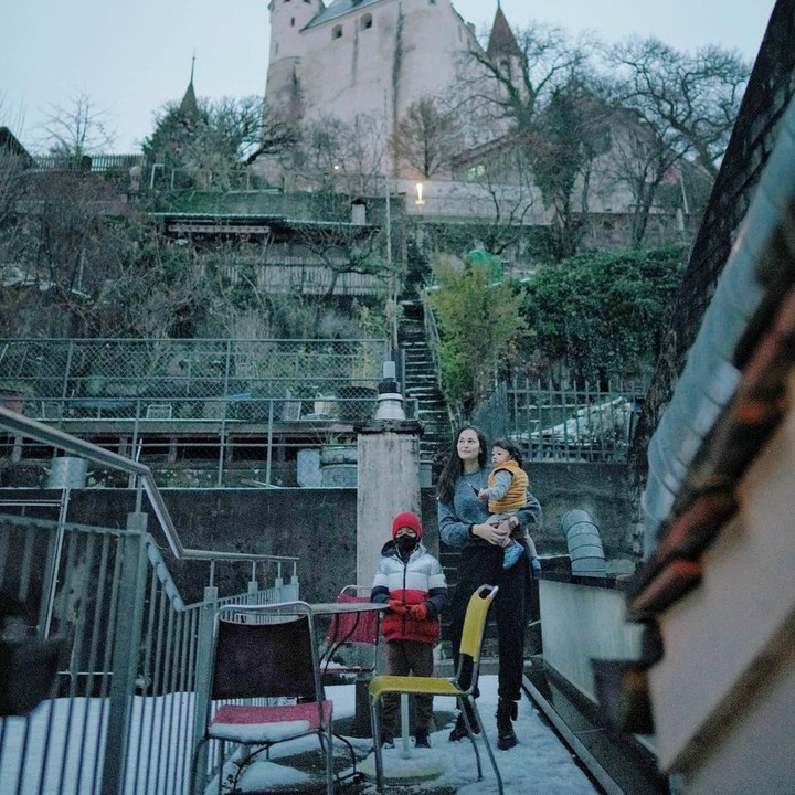 <p>Ringgo Agus Rahman dan Sabai Dieter memboyong keluarga kecil mereka ke Swiss, Bunda. Mereka melakukan liburan singkat di akhir tahun. (Foto: Instagram @sabaidieter)</p>