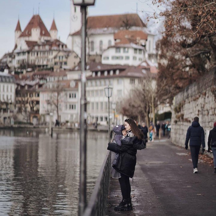 <p>Ini merupakan momen pertama Sabai Dieter membawa Si Kecil berlibur ke Swiss, Bunda. Sebelumnya, ia sudah pernah mengajak Bjorka. (Foto: Instagram @sabaidieter)</p>