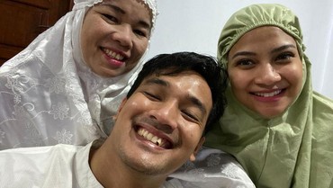 img-title Mendiang Vanessa Angel Ulang Tahun, Fuji Unggah Puisi Menyentuh