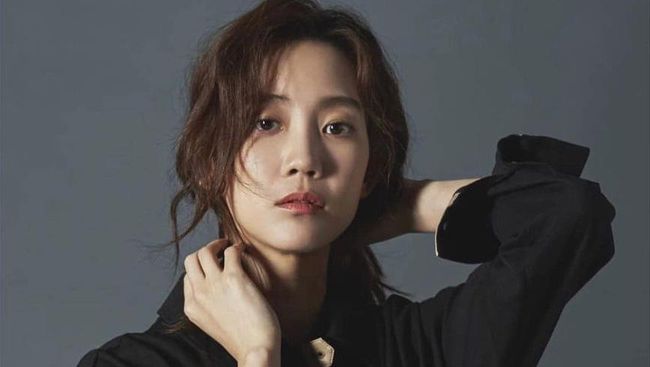 Shin Hyun-bin dikonfirmasi positif Covid-19. Yooborn Company selaku agensi mengatakan semua jadwal telah dibatalkan karena hal itu. 