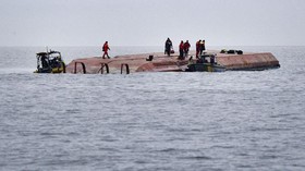 FOTO: Kapal Tongkang Denmark Terbalik Usai Tabrakan di Laut Baltik