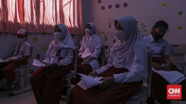 Pelaksana Tugas Wali Kota Bandung Yana Mulyana mengatakan 233.175 anak ini berasal dari 438 Sekolah Dasar (SD) dan 31 Madrasah Ibtidaiyah (MI).