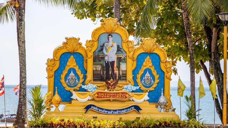 Krabi Town, Thailand - November 24 2019: Giant picture of His Majesty King Maha Vajiralongkorn Bodindradebayavarangkun of Thailand on Ao Nang Beach in Krabi Town.