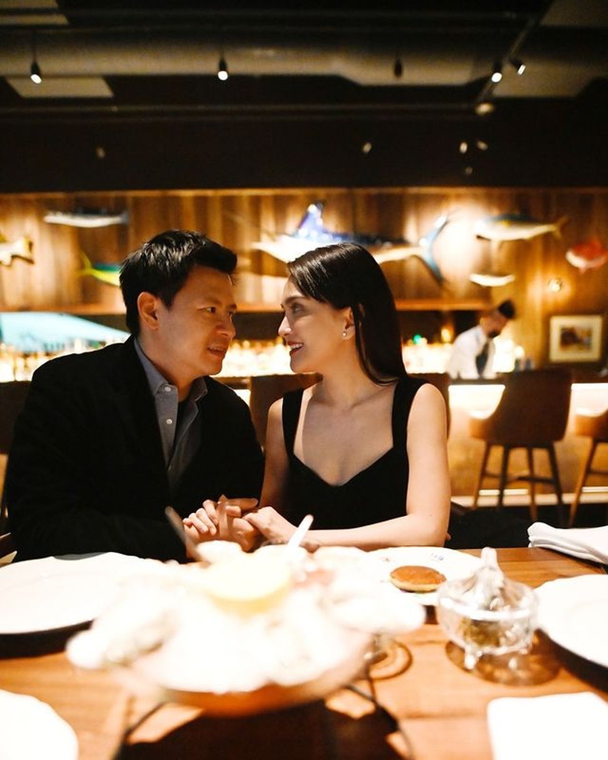 Shandy Aulia dan suaminya baru saja melakukan makan malam romantis merayakan anniversary ke 10&period; Yuk intip&excl;