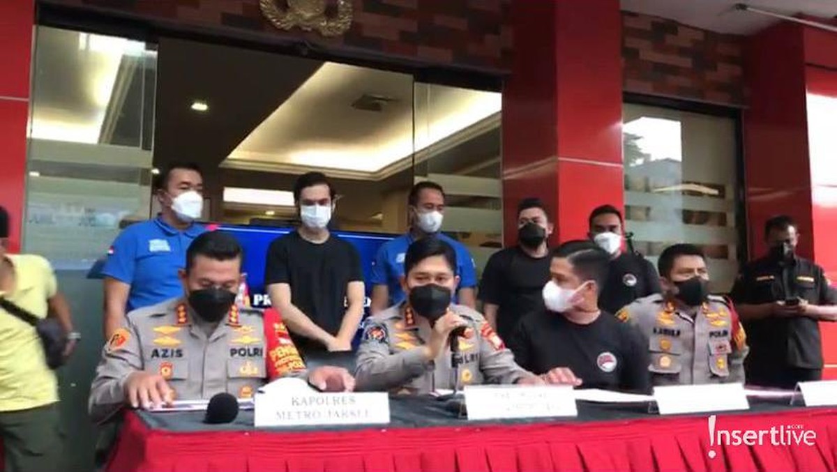 Baru-baru ini publik dihebohkan dengan kasus narkoba yang menjerat aktor tampan&comma; Rizky Nazar yang kini ditetapkan tersangka&period; Yuk intip&excl;