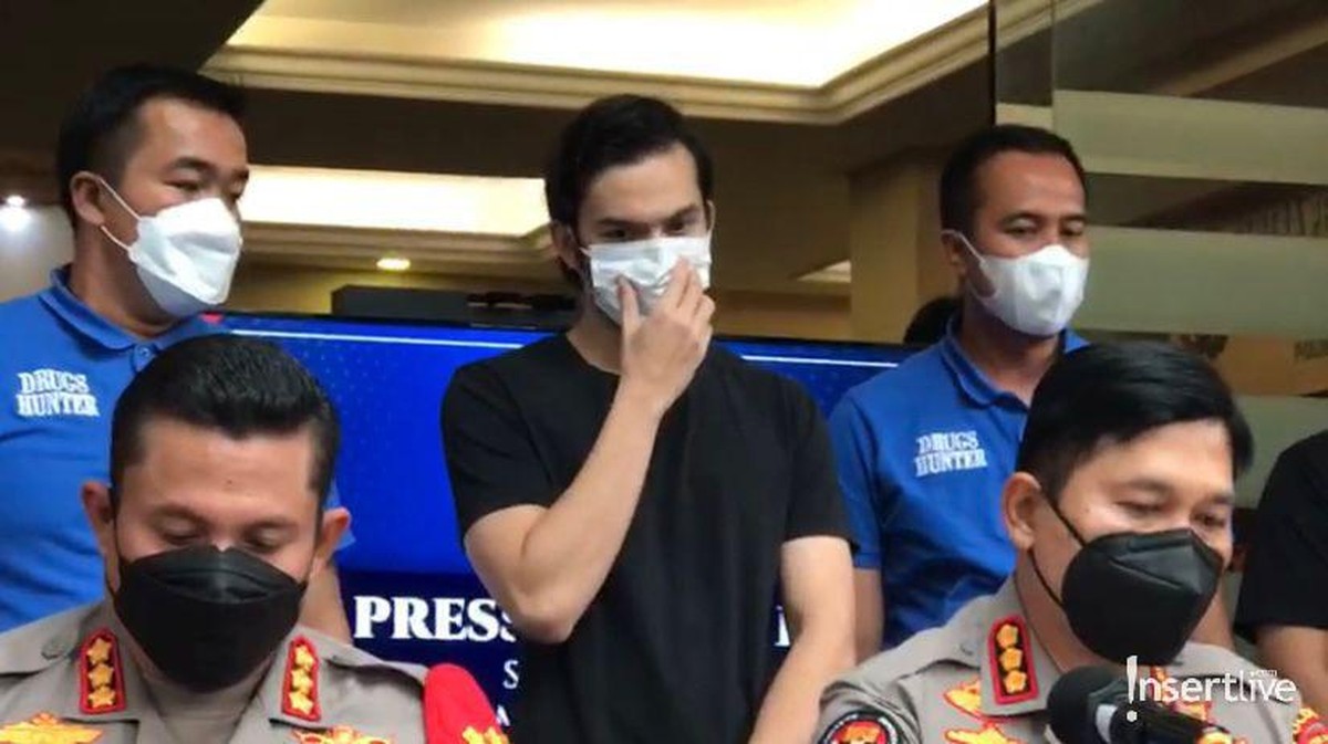 Baru-baru ini publik dihebohkan dengan kasus narkoba yang menjerat aktor tampan&comma; Rizky Nazar yang kini ditetapkan tersangka&period; Yuk intip&excl;