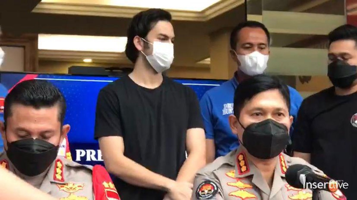 Baru-baru ini publik dihebohkan dengan kasus narkoba yang menjerat aktor tampan&comma; Rizky Nazar yang kini ditetapkan tersangka&period; Yuk intip&excl;