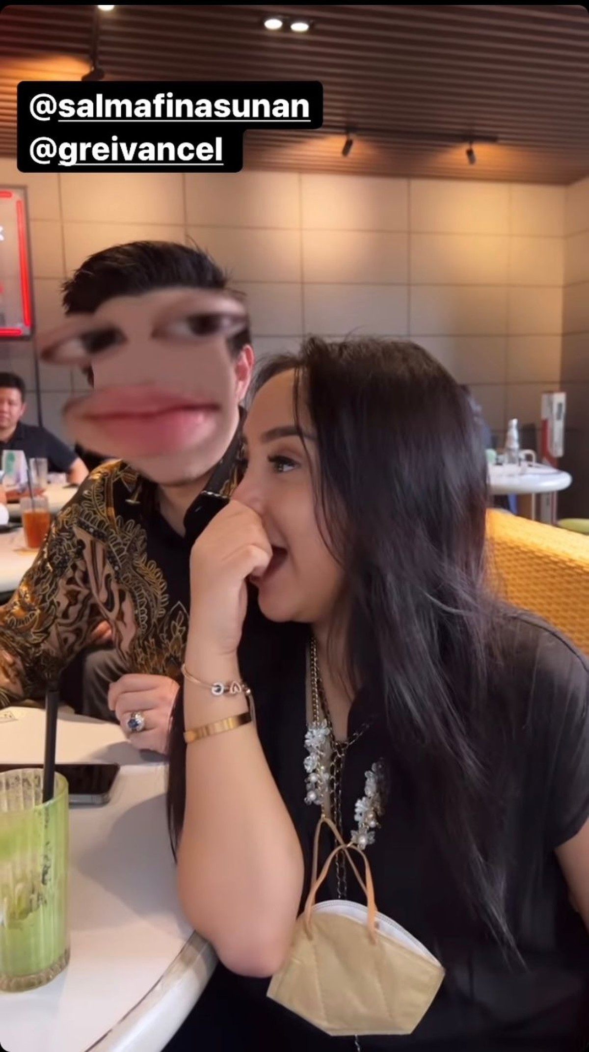 Salmafina Khairunnisa mencuri perhatian publik lewat unggahan terbarunya bersama putra pendeta&period; Yuk intip&excl;