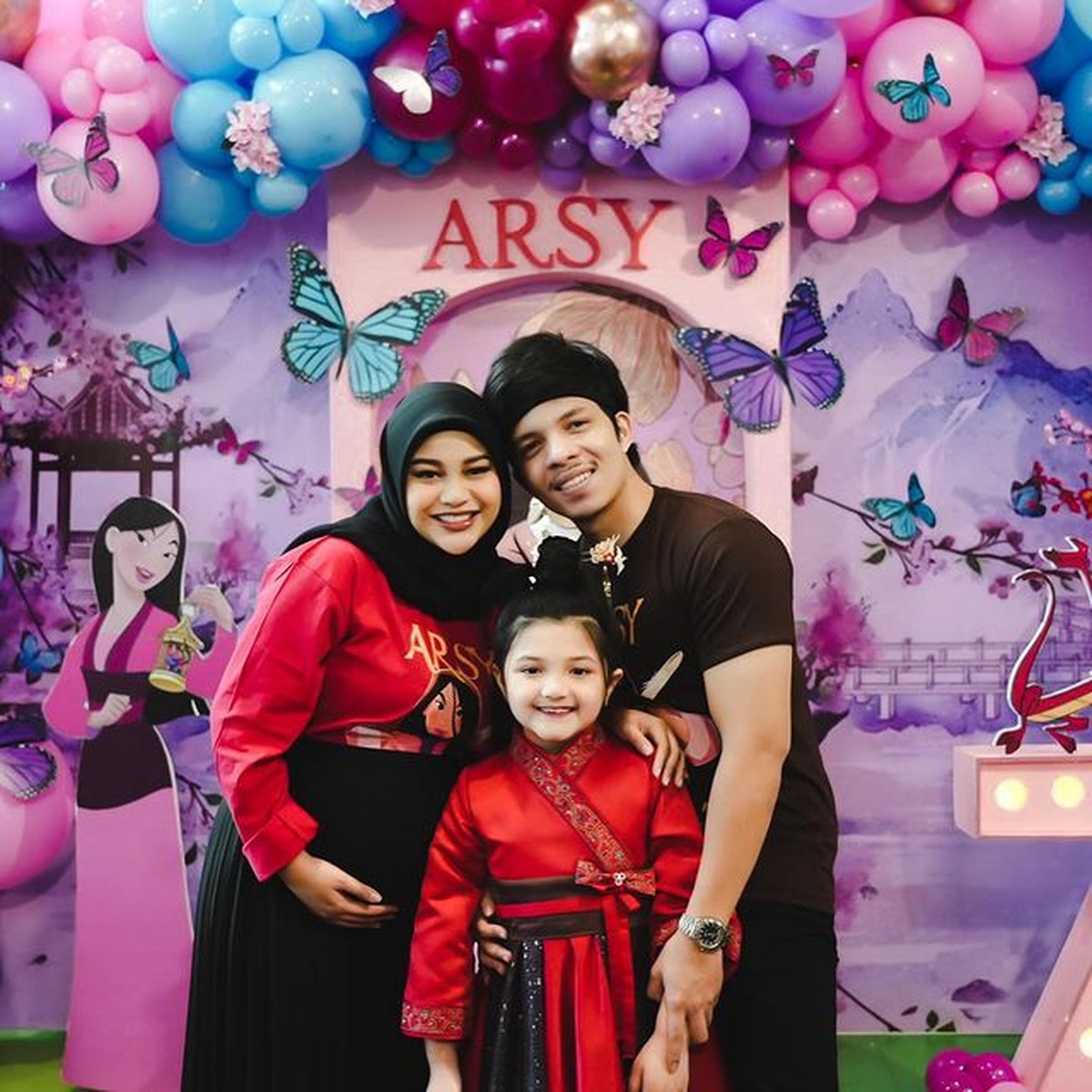 Arsy Hermansyah sedang berbahagia merayakan ulang tahunnya yang ke 7&period; Yuk kita intip potretnya&excl;