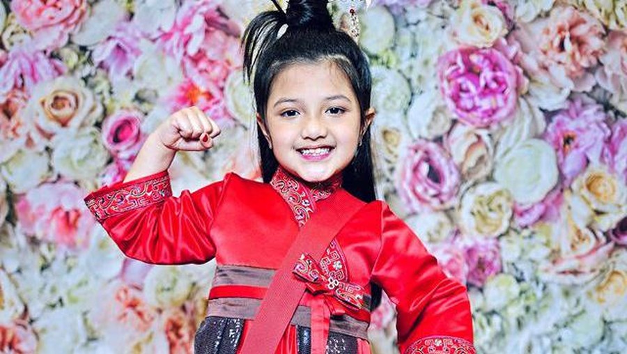 7 Potret Perayaan Ultah ke-7 Arsy Hermansyah Tema Mulan Arsy Hermansyah sedang berbahagia merayakan ulang tahunnya yang ke 7. Yuk kita intip potretnya!