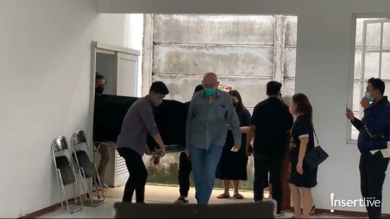 Kabar duka mengejutkan datang dari selebgram Laura Anna yang meninggal dunia hari ini Rabu pukul 09.22 Wib. Yuk intip!