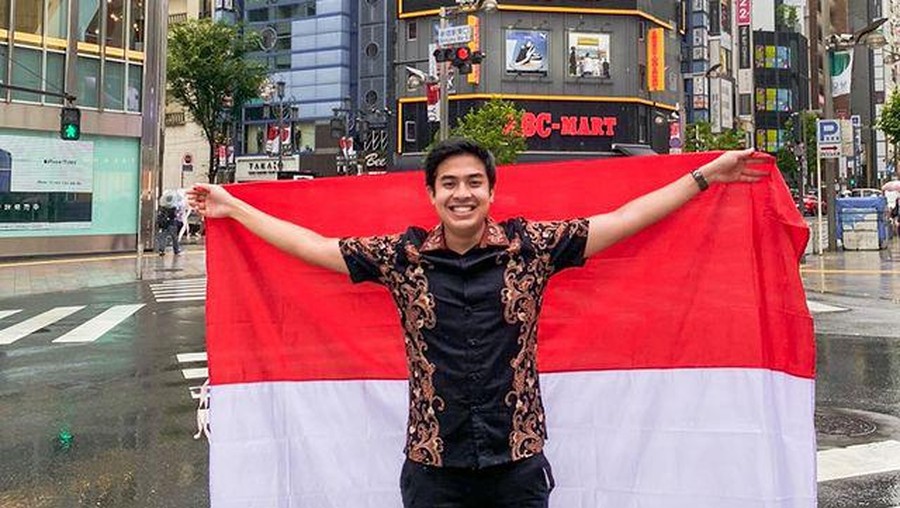 7 Potret Tampan Jerome Polin YouTuber Indonesia Kuliah di Jepang Jerome Polin YouTuber asal Indonesia yang kuliah di Jepang kini pulang ke Indonesia jadi sorotan. Yuk intip potretnya!