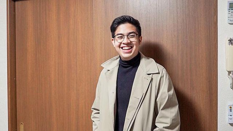 Jerome Polin YouTuber asal Indonesia yang kuliah di Jepang kini pulang ke Indonesia jadi sorotan. Yuk intip potretnya!