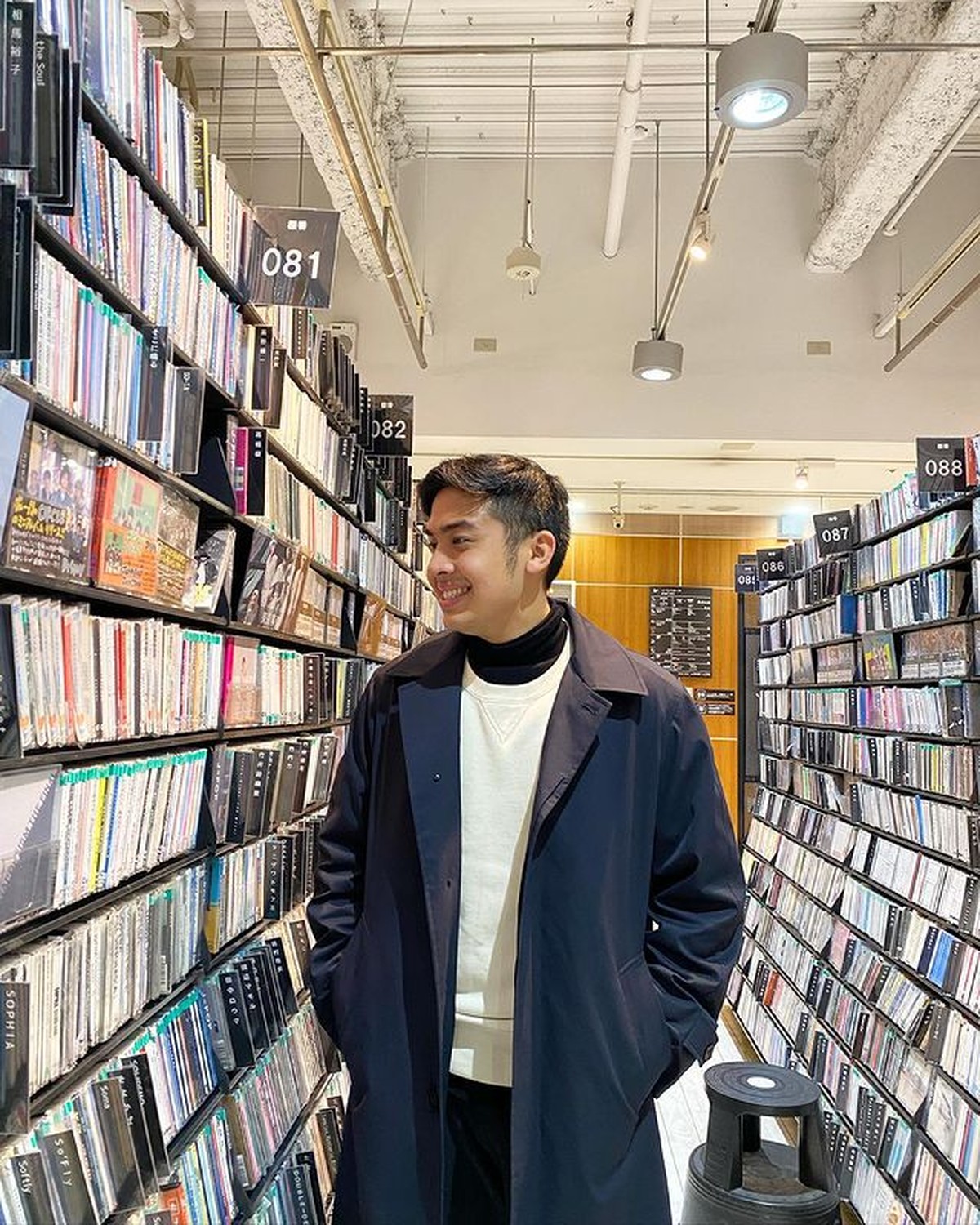 Jerome Polin YouTuber asal Indonesia yang kuliah di Jepang kini pulang ke Indonesia jadi sorotan&period; Yuk intip potretnya&excl;