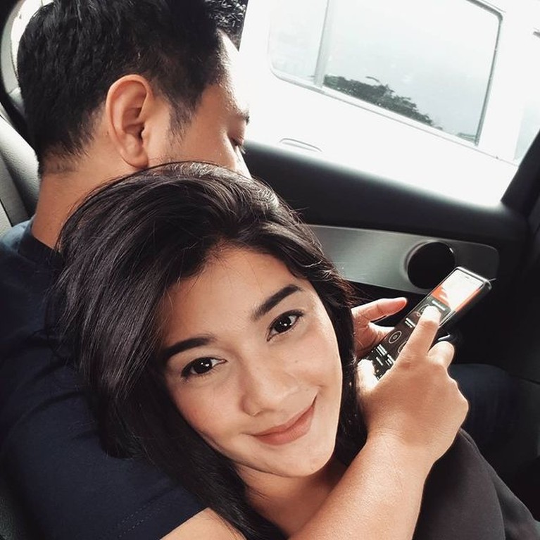 Naysilla Mirdad ramai disebut akan mualaf karena diisukan akan segera menikah dengan kekasihnya yang beda agama. Yuk intip!
