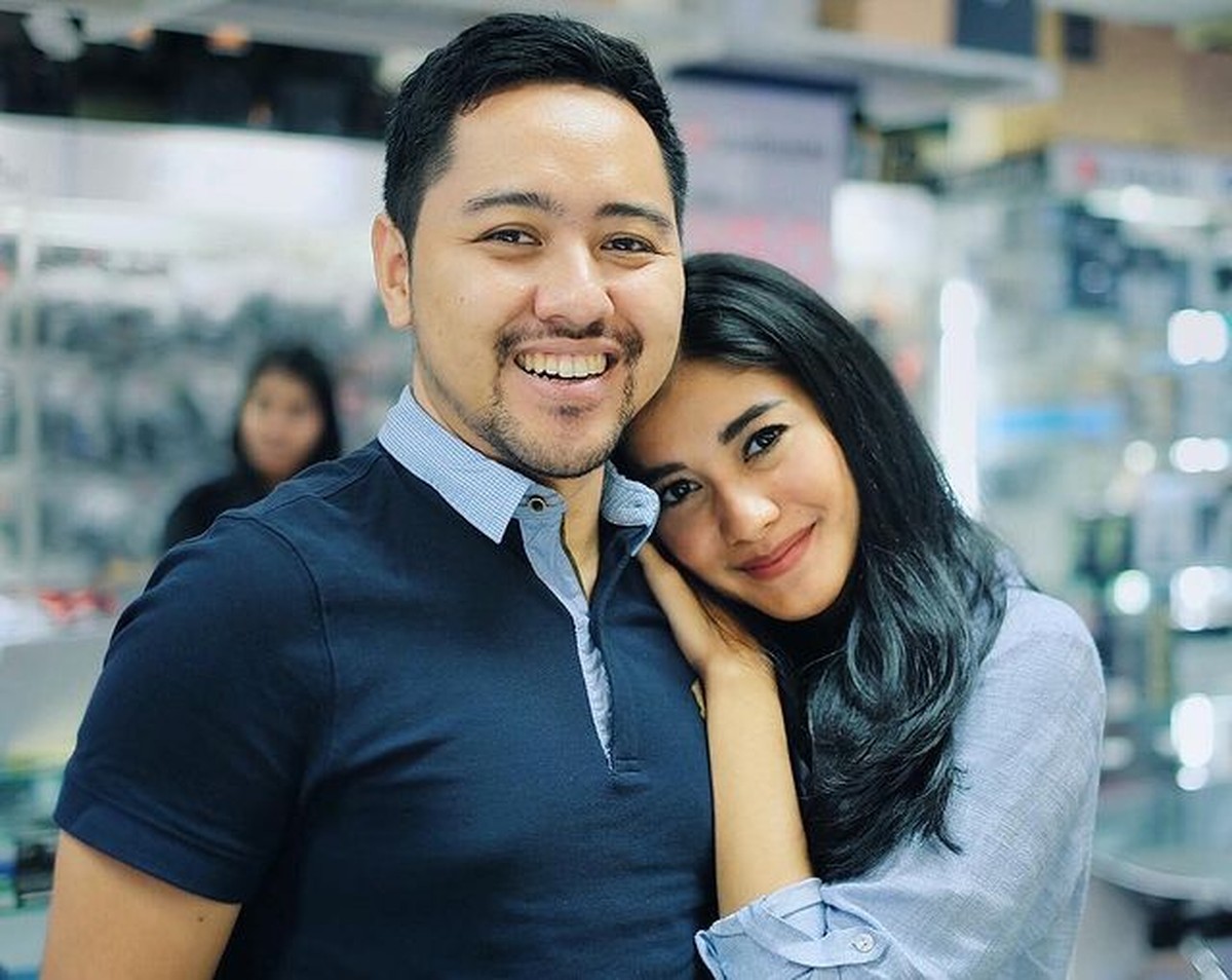 Naysilla Mirdad ramai disebut akan mualaf karena diisukan akan segera menikah dengan kekasihnya yang beda agama&period; Yuk intip&excl;