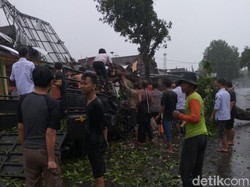 Puting Beliung Terjang 3 Desa di Madiun, 208 Rumah Rusak