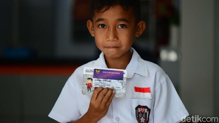 Apa itu dana bantuan PIP? Dana bantuan Program Indonesia Pintar (PIP) diberikan oleh pemerintah kepada anak-anak sekolah.