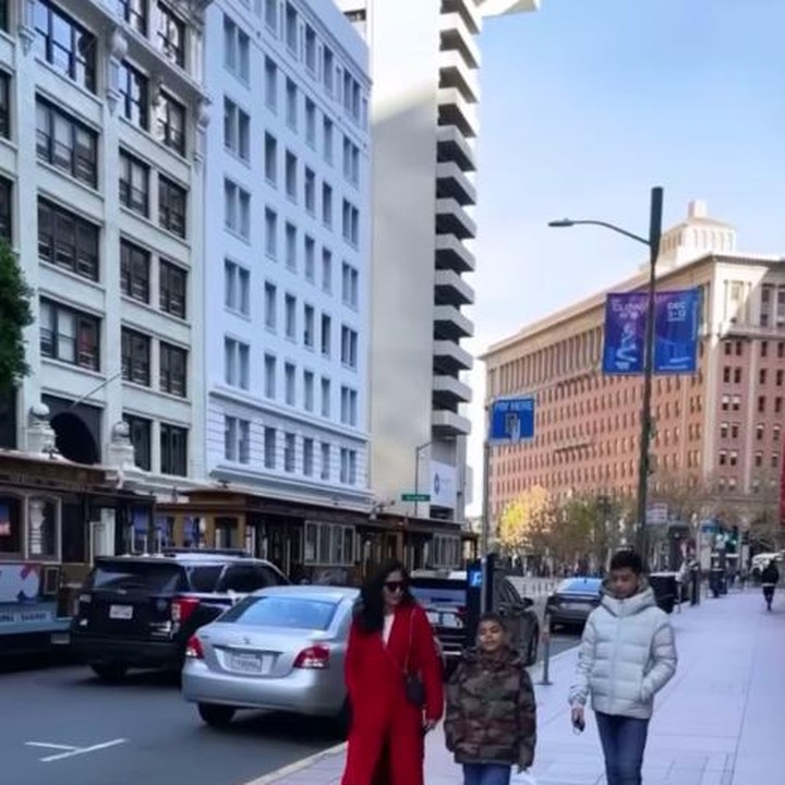 <p>Liburan akhir tahun memang momen yang tepat bagi keluarga untuk menghabiskan waktu berkualitas bersama. Seperti Bunga Zainal dan keluarga yang liburan ke Amerika Serikat. (Foto: Instagram @bungazainal05)</p>