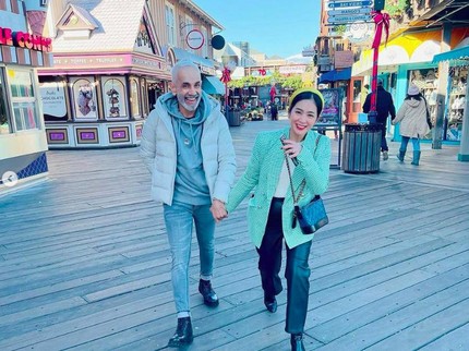 7 Potret Bunga Zainal bersama Suami dan Anak Liburan di Amerika Serikat