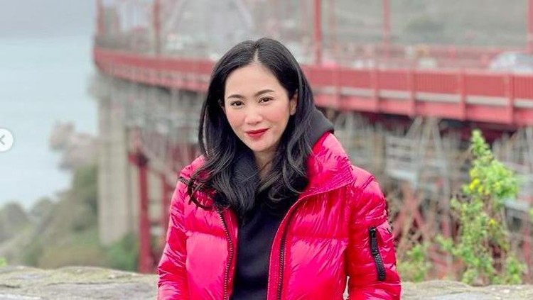 Bunga Zainal Liburan ke AS Bunga Zainal Liburan ke AS
