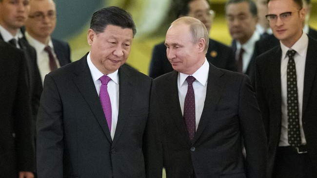 Presiden Rusia Vladimir Putin dan Presiden China Xi Jinping melakukan pertemuan virtual pada hari ini, Rabu (15/12).