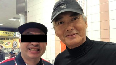 img-title Chow Yun Fat Kepergok Makan Mi Halal hingga Kabar Gisel & Wijin Putus