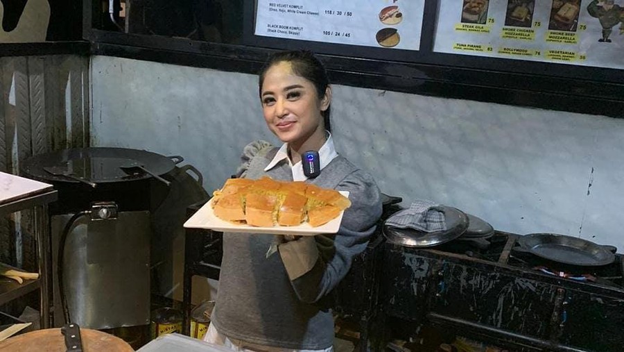 Dewi Perssik Punya Bisnis Kuliner Resto Militer dan Rice Bowl Kekinian Dewi Perssik Punya Bisnis Kuliner Resto Militer dan Rice Bowl Kekinian